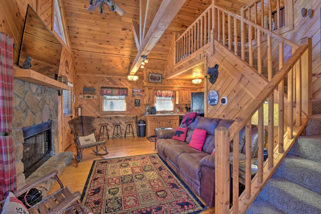 Helen Cabin With Deck And Hot Tub Less Than Half Mi To Main St Екстер'єр фото