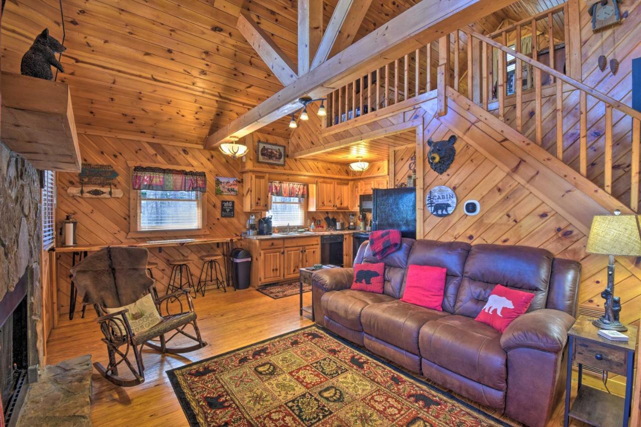 Helen Cabin With Deck And Hot Tub Less Than Half Mi To Main St Екстер'єр фото