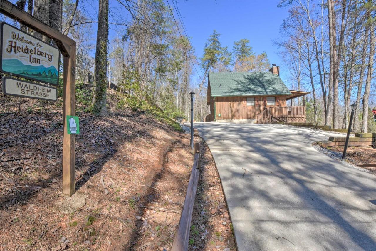 Helen Cabin With Deck And Hot Tub Less Than Half Mi To Main St Екстер'єр фото