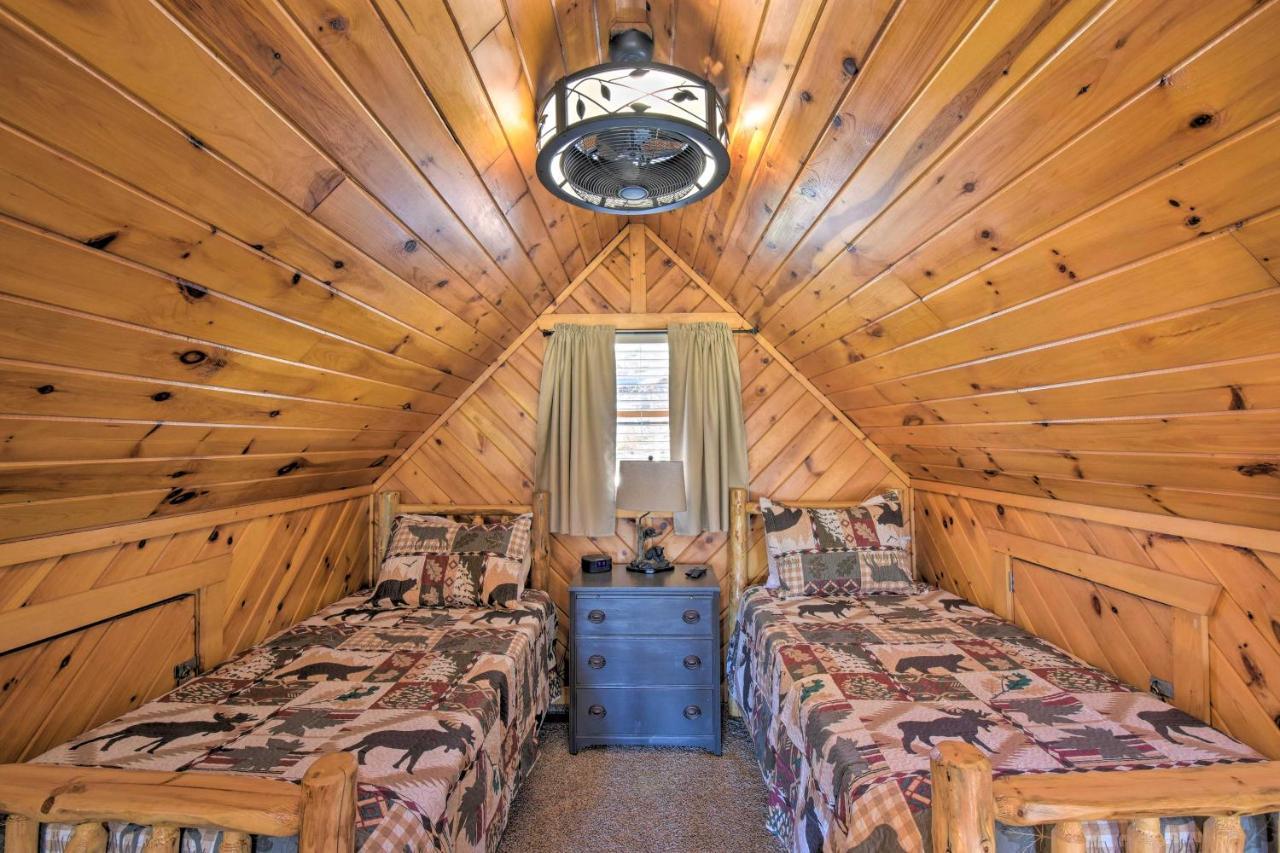 Helen Cabin With Deck And Hot Tub Less Than Half Mi To Main St Екстер'єр фото