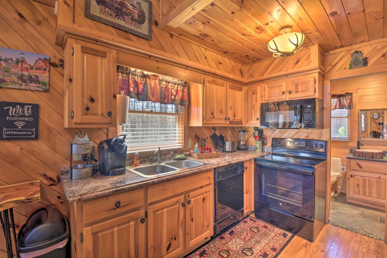 Helen Cabin With Deck And Hot Tub Less Than Half Mi To Main St Екстер'єр фото